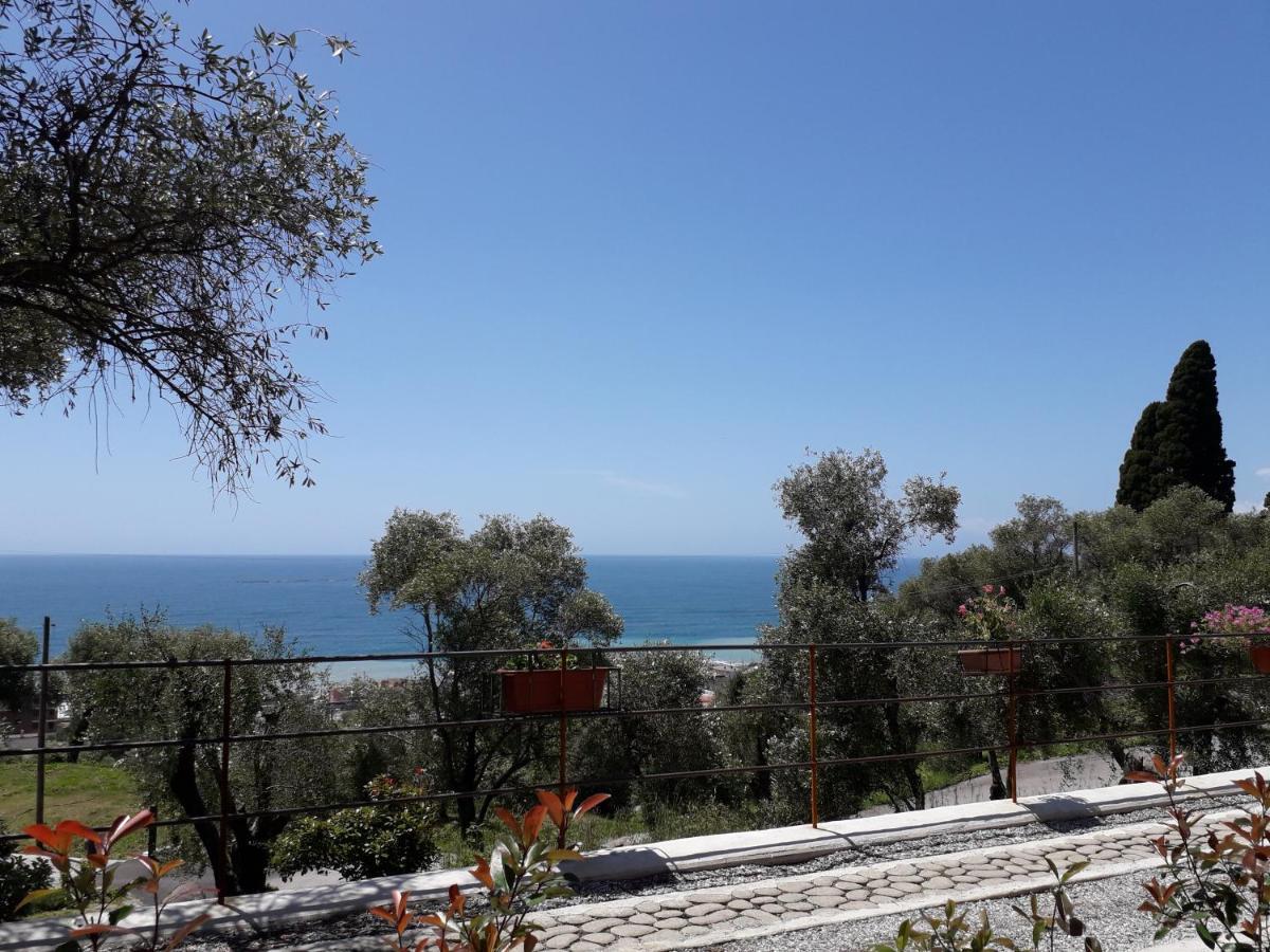 Tigullio Vacations Panoramica Apartments Lavagna Exterior photo